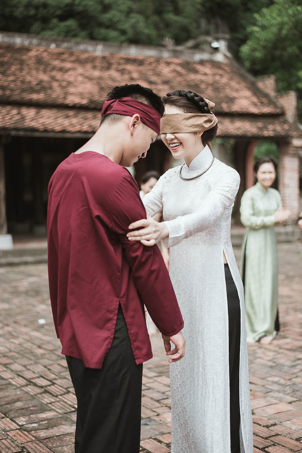 Á hậu Thuỵ Vân khoe giọng ngọt ngào hát quan họ trong MV thứ 2 ảnh 3