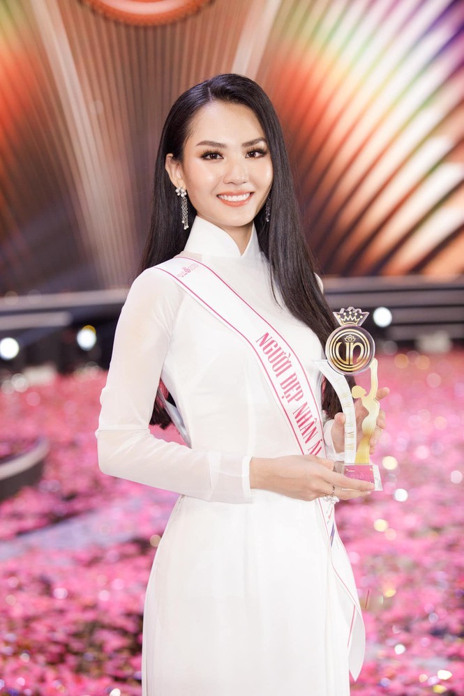 Đọ nhan sắc ba người đẹp từng giành giải 'Người đẹp Nhân ái' tại Hoa hậu Việt Nam ảnh 11