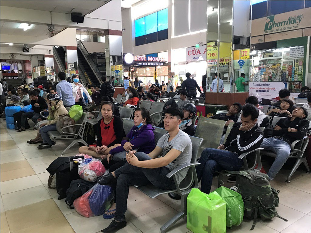 Bến xe lớn nhất TPHCM vắng vẻ ngày giáp Tết ảnh 5