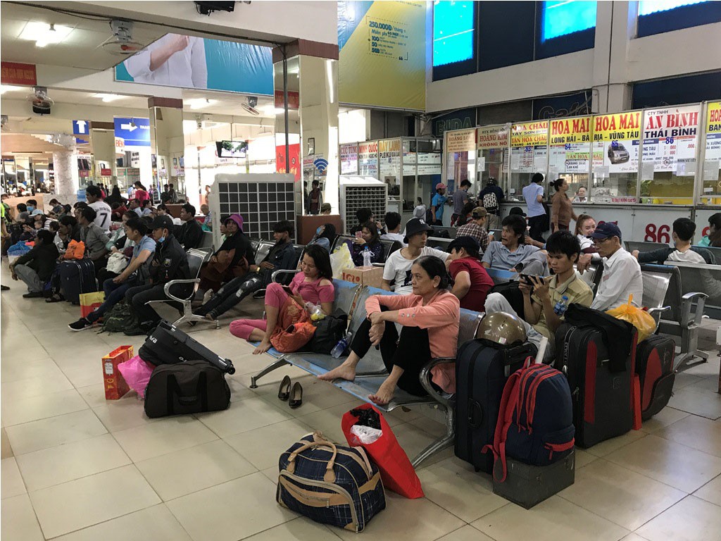 Bến xe lớn nhất TPHCM vắng vẻ ngày giáp Tết ảnh 4