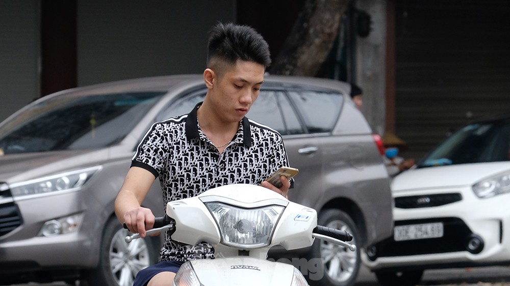 Du xuân chơi Tết, nhiều người dân 'quên' đội mũ bảo hiểm, không đeo khẩu trang ảnh 8
