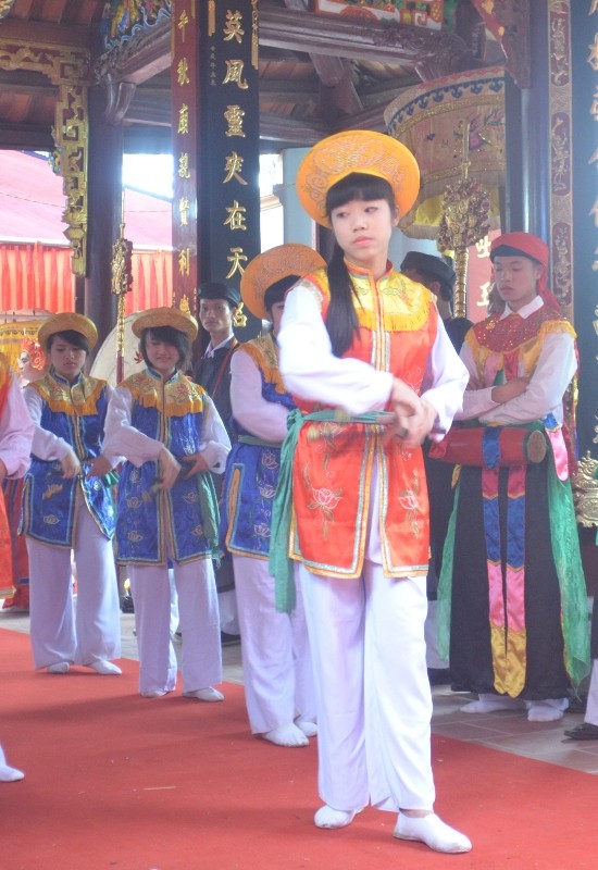 Về Triều Khúc xem trai làng giả gái múa Bồng ảnh 5