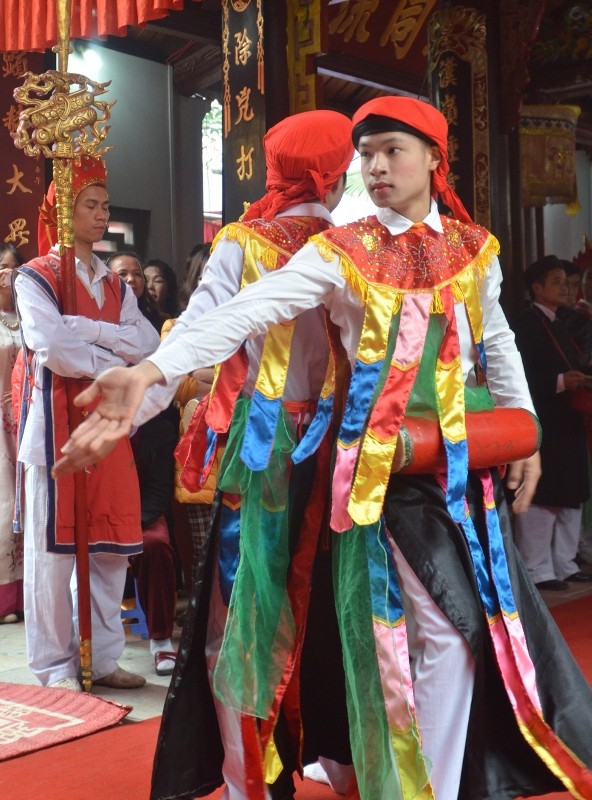 Về Triều Khúc xem trai làng giả gái múa Bồng ảnh 7