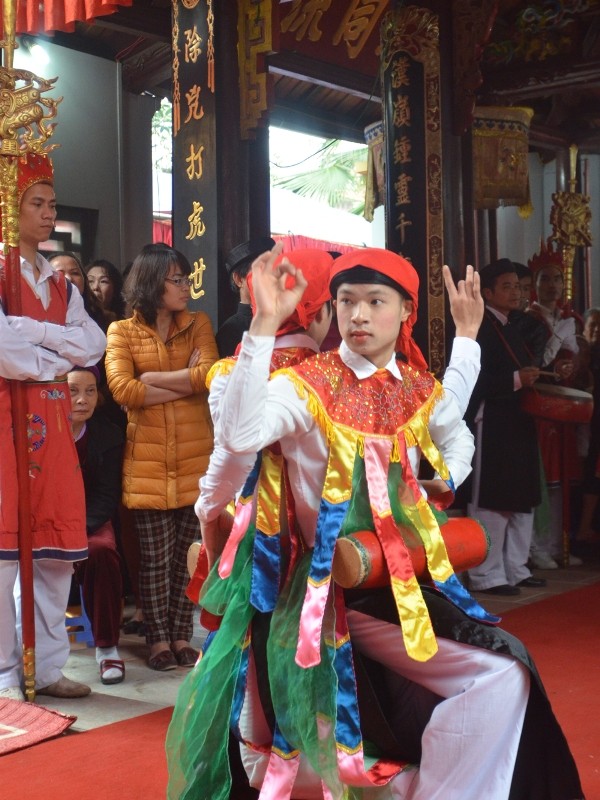 Về Triều Khúc xem trai làng giả gái múa Bồng ảnh 8