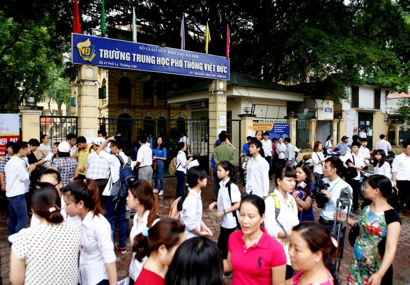 Chùm ảnh: Hơn 70.000 thí sinh thi vào lớp 10 ở Hà Nội ảnh 9