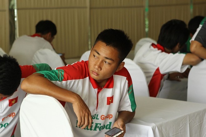 Bầu Đức bất ngờ họp kín cùng U19 Việt Nam ảnh 11