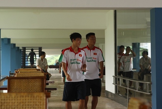 Bầu Đức bất ngờ họp kín cùng U19 Việt Nam ảnh 2