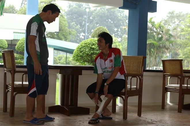 Bầu Đức bất ngờ họp kín cùng U19 Việt Nam ảnh 4