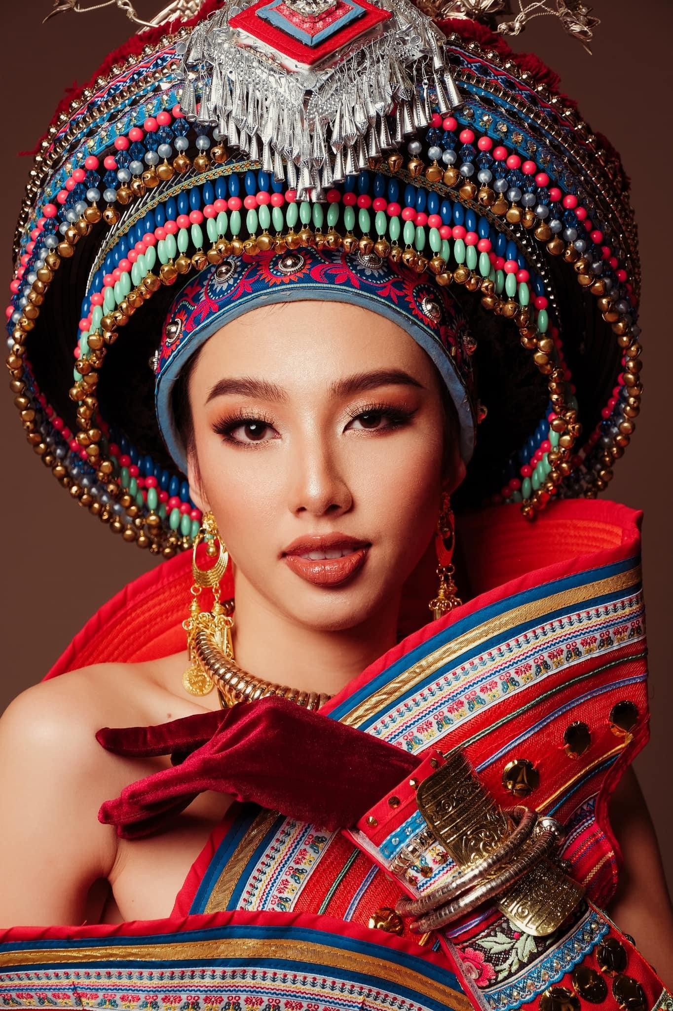 Thuỳ Tiên diện thiết kế lạ mắt dự cuộc thi Miss Grand Chiang Mai ở Thái Lan ảnh 1