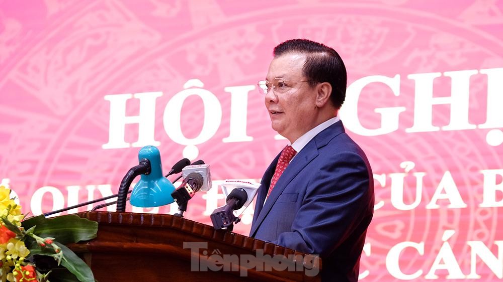 Toàn cảnh lễ trao Quyết định cho Tân Bí thư Thành uỷ Hà Nội Đinh Tiến Dũng ảnh 12