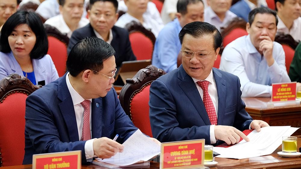 Toàn cảnh lễ trao Quyết định cho Tân Bí thư Thành uỷ Hà Nội Đinh Tiến Dũng ảnh 4