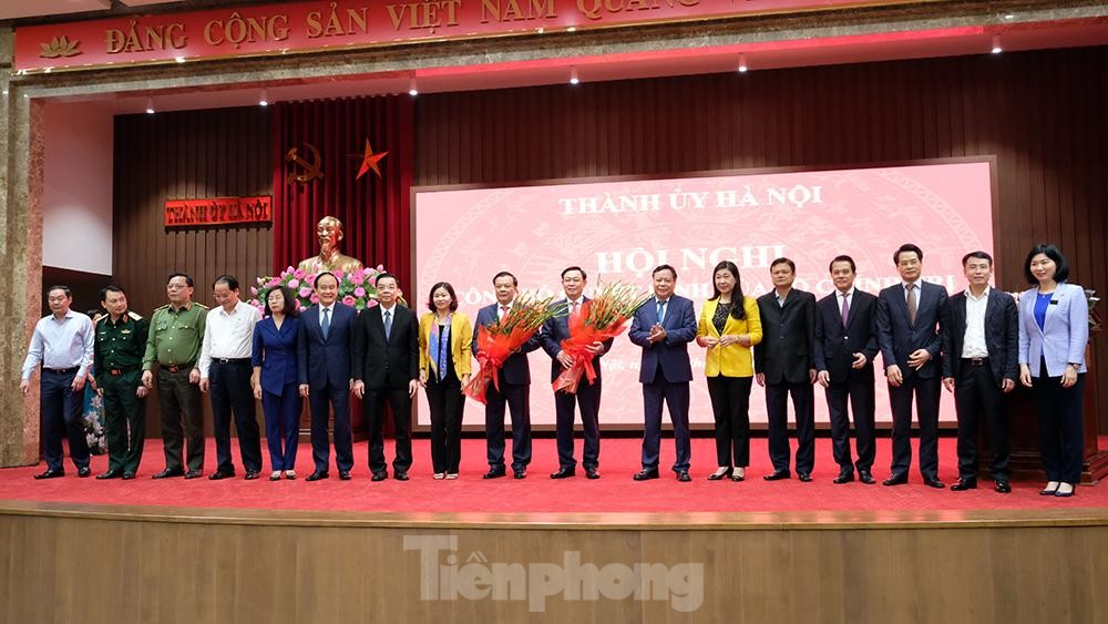Toàn cảnh lễ trao Quyết định cho Tân Bí thư Thành uỷ Hà Nội Đinh Tiến Dũng ảnh 10