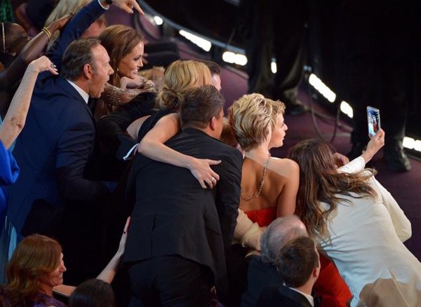 Hậu trường hài hước tại Oscar 2014 ảnh 6