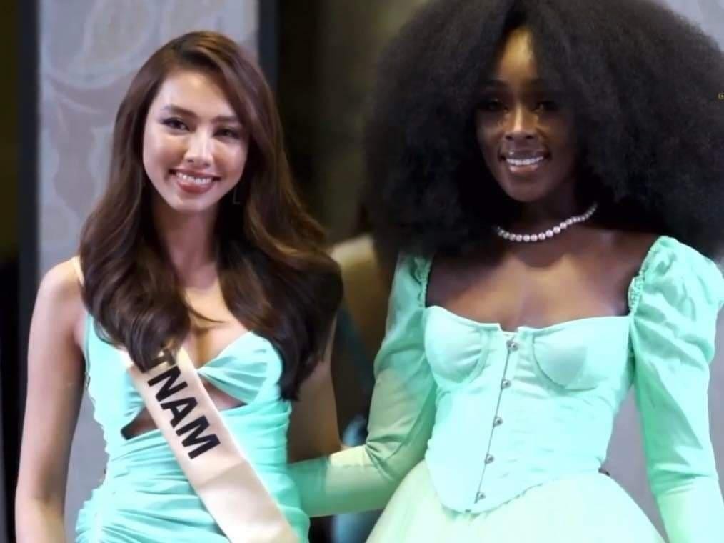 Thuỳ Tiên đụng màu váy với đương kim Miss Grand, hô vang Việt Nam trong buổi lễ nhận sash ảnh 10