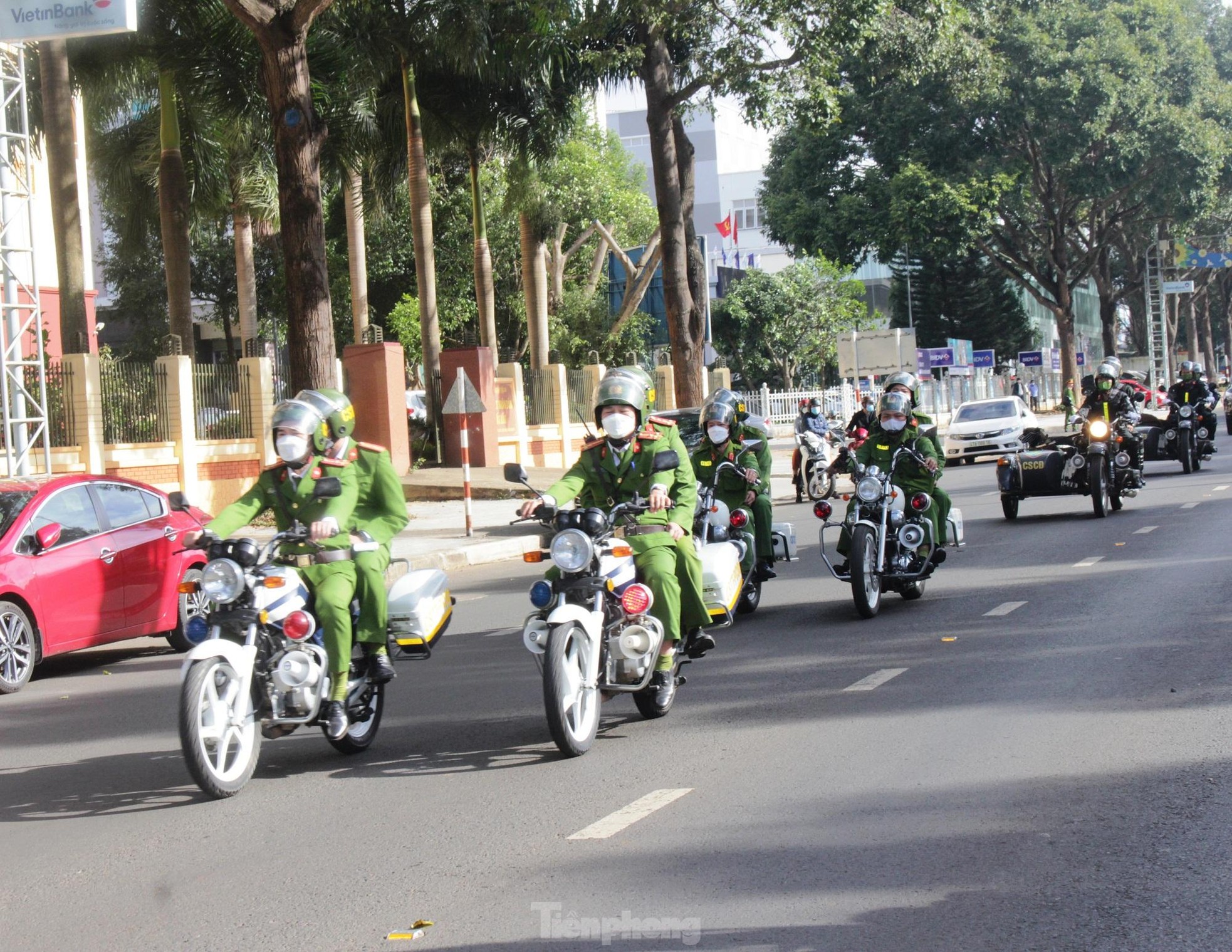 Công an Đắk Lắk, Bình Dương ra quân 'quét' tội phạm dịp cuối năm ảnh 4