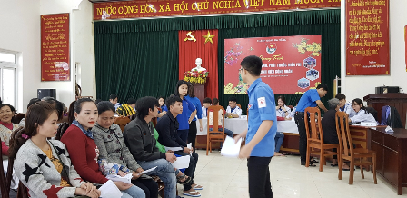 Khám bệnh cho công nhân nghèo ảnh 1