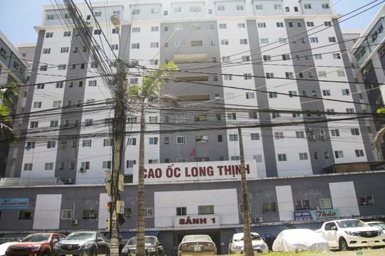 Người có thu nhập thấp mua nhà ở xã hội gì mà toàn đi ô tô! ảnh 1