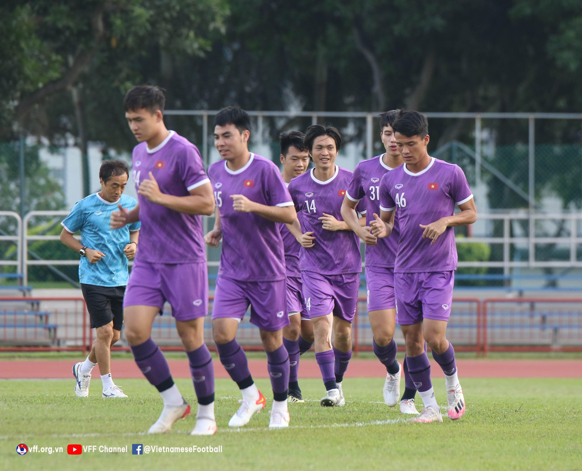 HLV Park Hang-seo khích lệ tinh thần tuyển thủ Việt Nam trước trận gặp Thái Lan ảnh 1