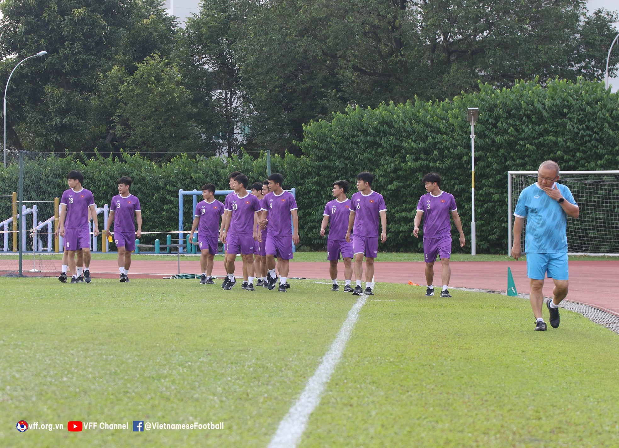 HLV Park Hang-seo khích lệ tinh thần tuyển thủ Việt Nam trước trận gặp Thái Lan ảnh 3