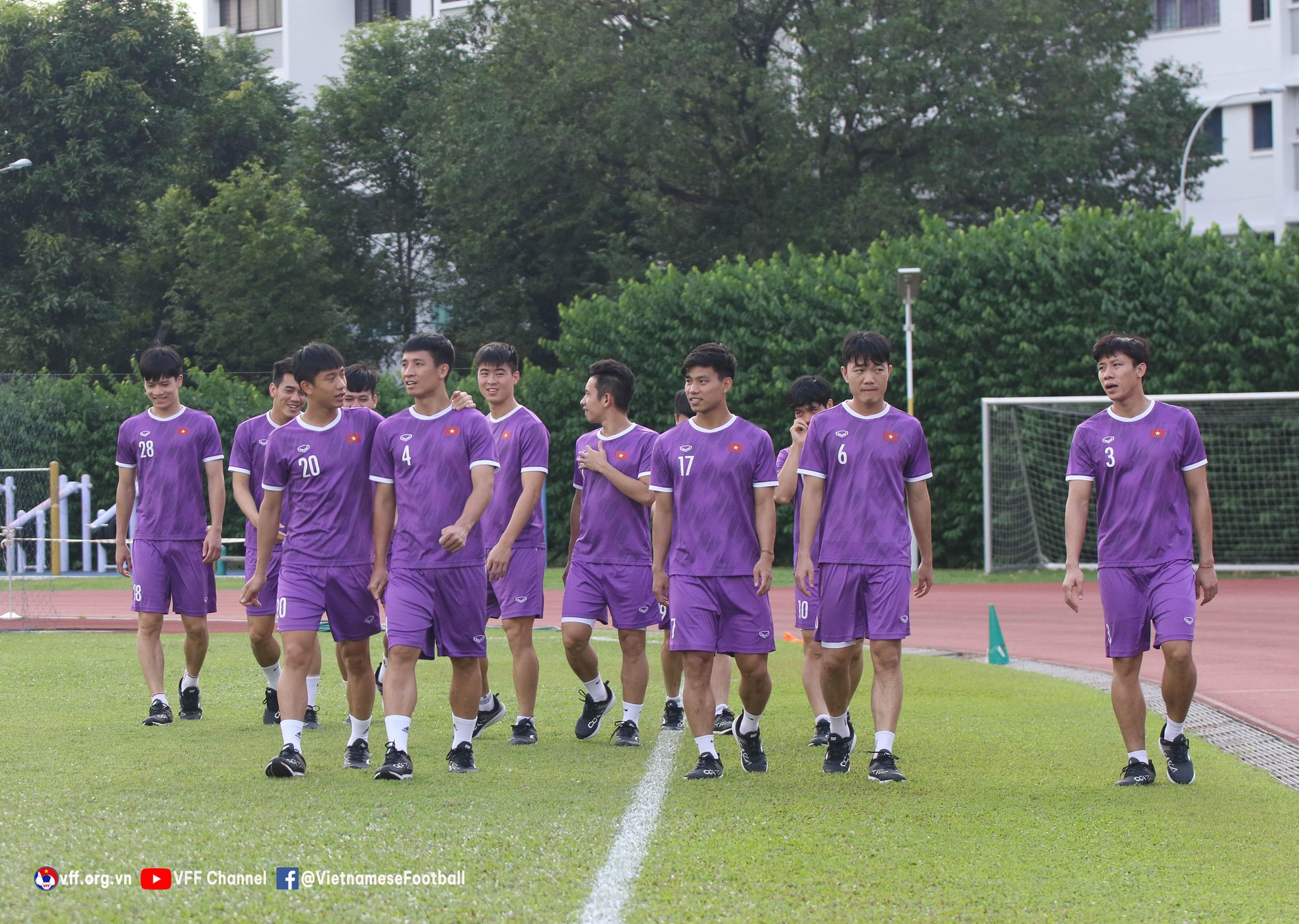 HLV Park Hang-seo khích lệ tinh thần tuyển thủ Việt Nam trước trận gặp Thái Lan ảnh 2