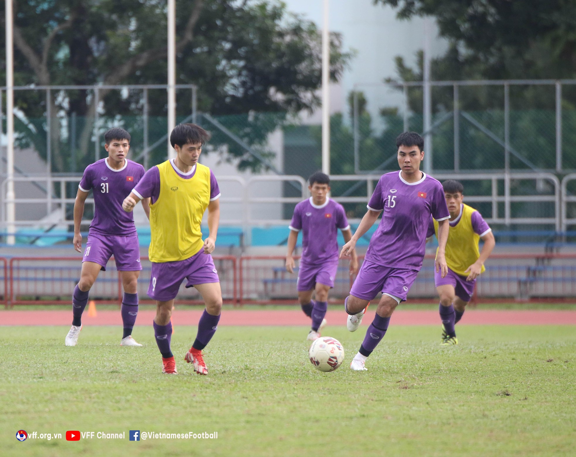 HLV Park Hang-seo khích lệ tinh thần tuyển thủ Việt Nam trước trận gặp Thái Lan ảnh 11