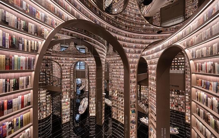 Lạc lối trong nhà sách rộng như mê cung với hơn 80.000 cuốn sách ở Thành Đô ảnh 1