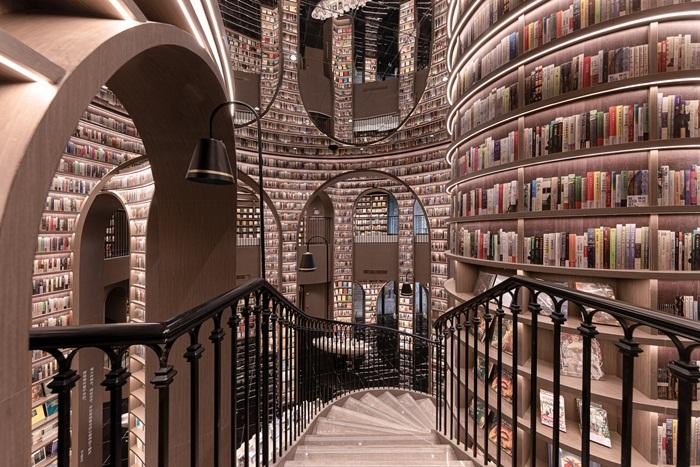 Lạc lối trong nhà sách rộng như mê cung với hơn 80.000 cuốn sách ở Thành Đô ảnh 10