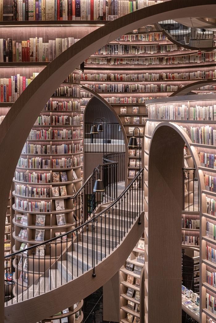 Lạc lối trong nhà sách rộng như mê cung với hơn 80.000 cuốn sách ở Thành Đô ảnh 2