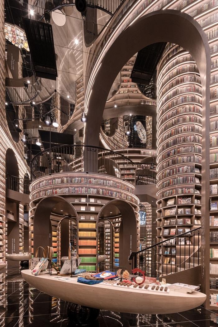 Lạc lối trong nhà sách rộng như mê cung với hơn 80.000 cuốn sách ở Thành Đô ảnh 4