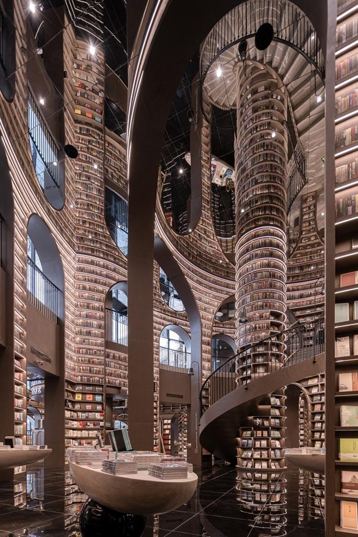 Lạc lối trong nhà sách rộng như mê cung với hơn 80.000 cuốn sách ở Thành Đô ảnh 5