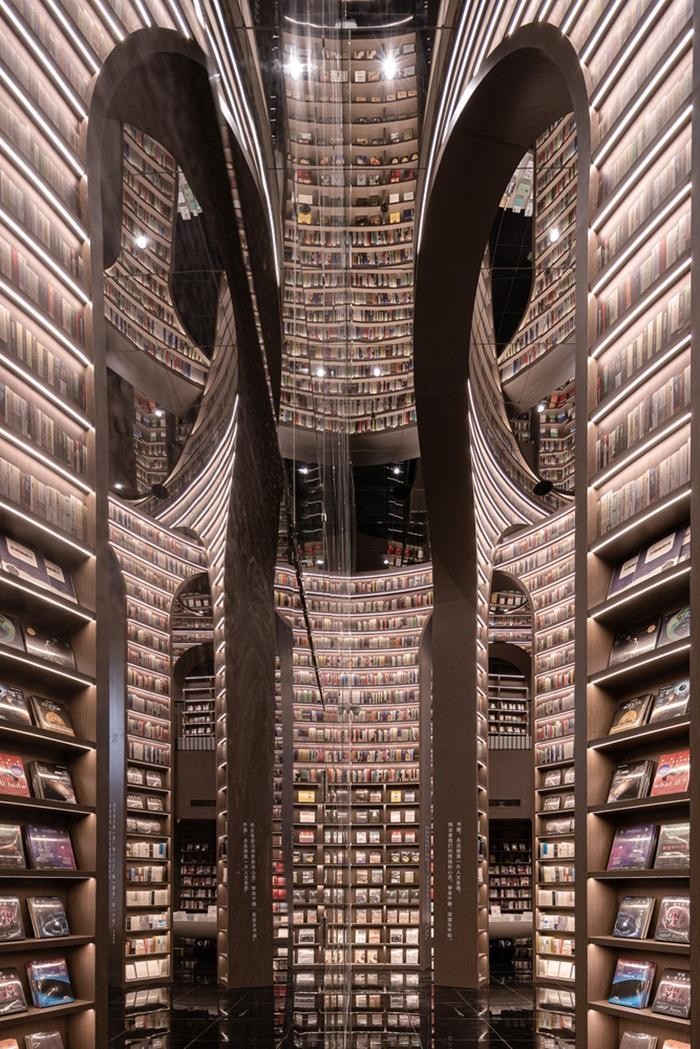 Lạc lối trong nhà sách rộng như mê cung với hơn 80.000 cuốn sách ở Thành Đô ảnh 8