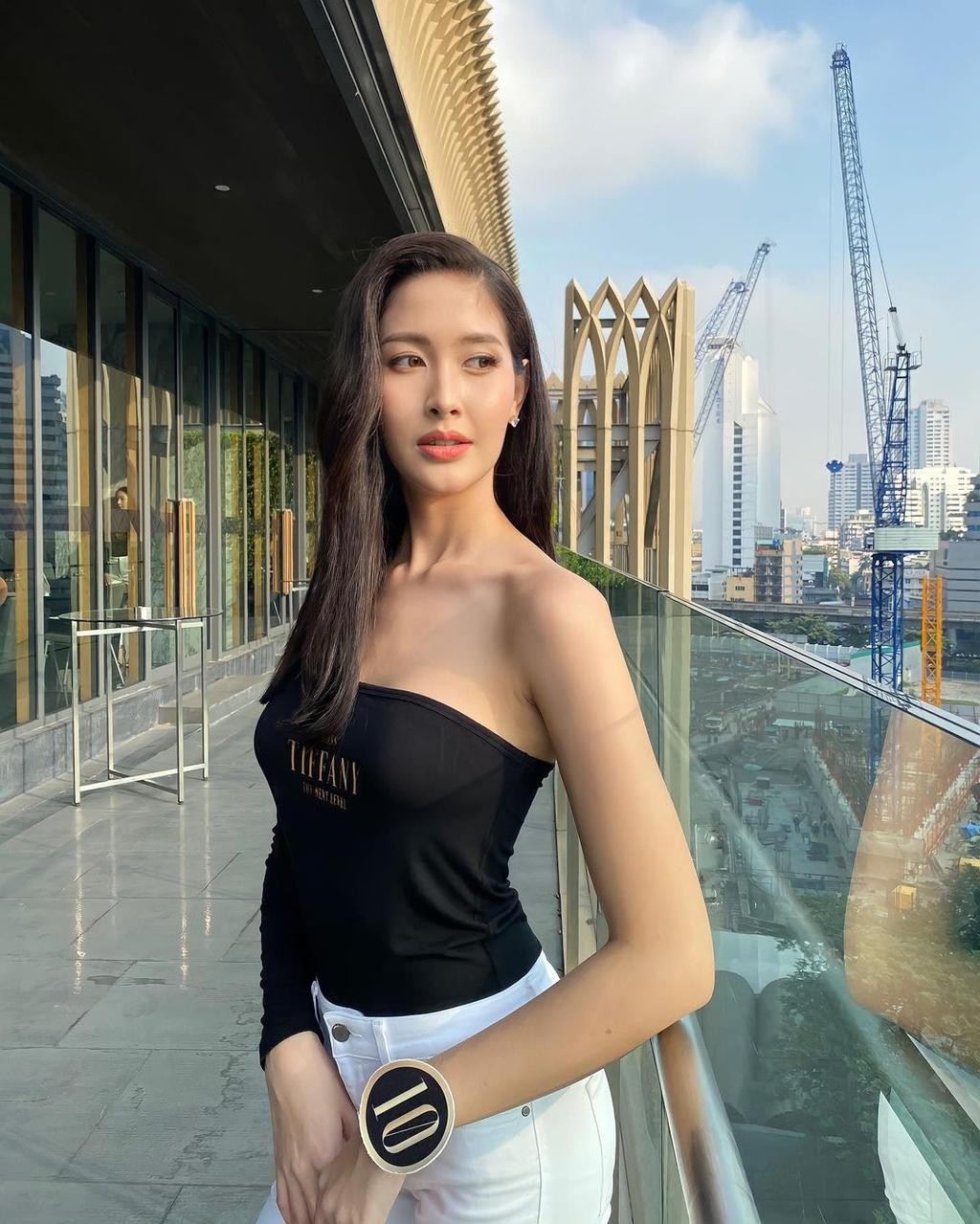 Đối thủ số 1 của Trân Đài tại MIQ 2021: Hoa hậu chuyển giới Thái Lan có nhan sắc đỉnh cao ảnh 9