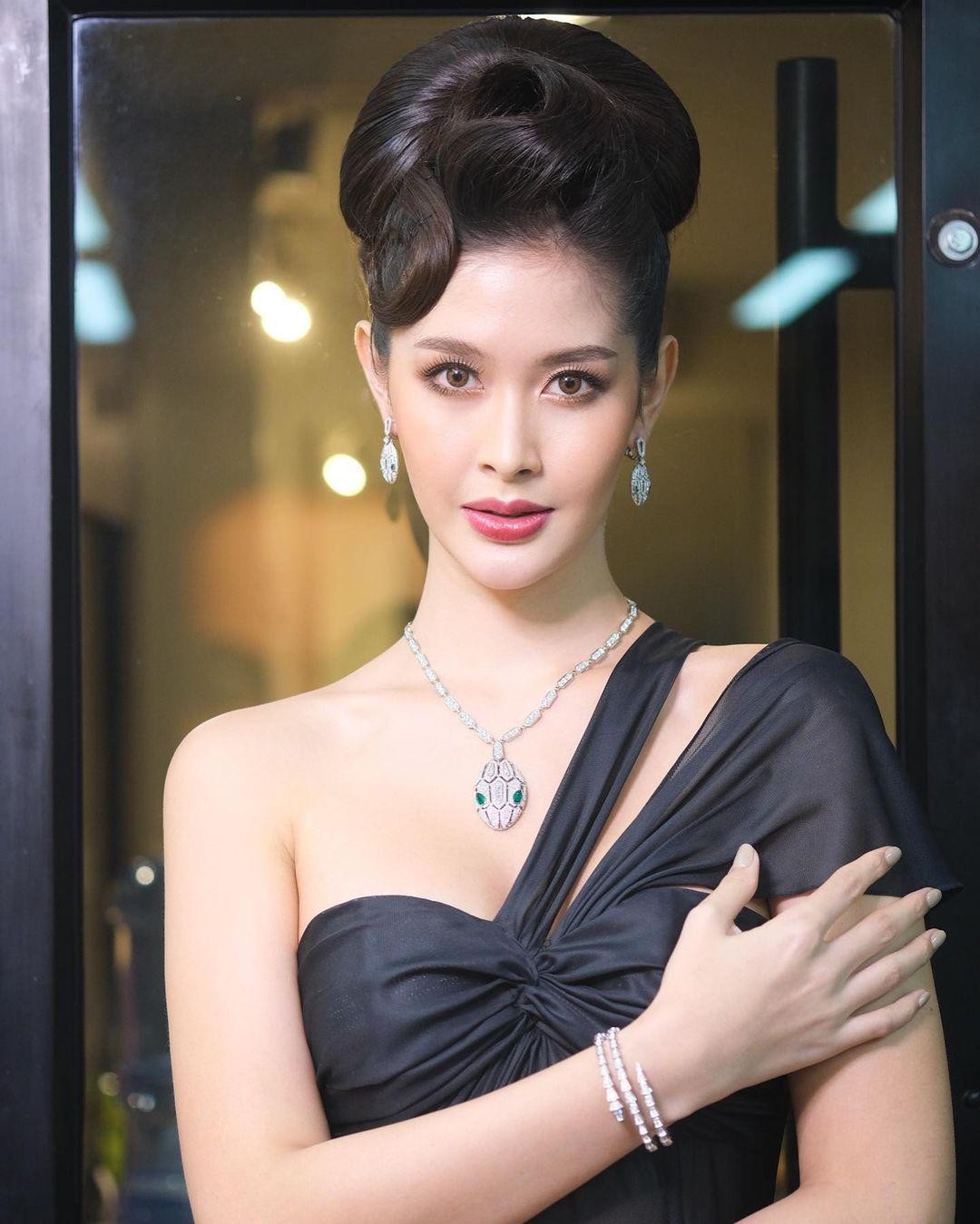 Đối thủ số 1 của Trân Đài tại MIQ 2021: Hoa hậu chuyển giới Thái Lan có nhan sắc đỉnh cao ảnh 7