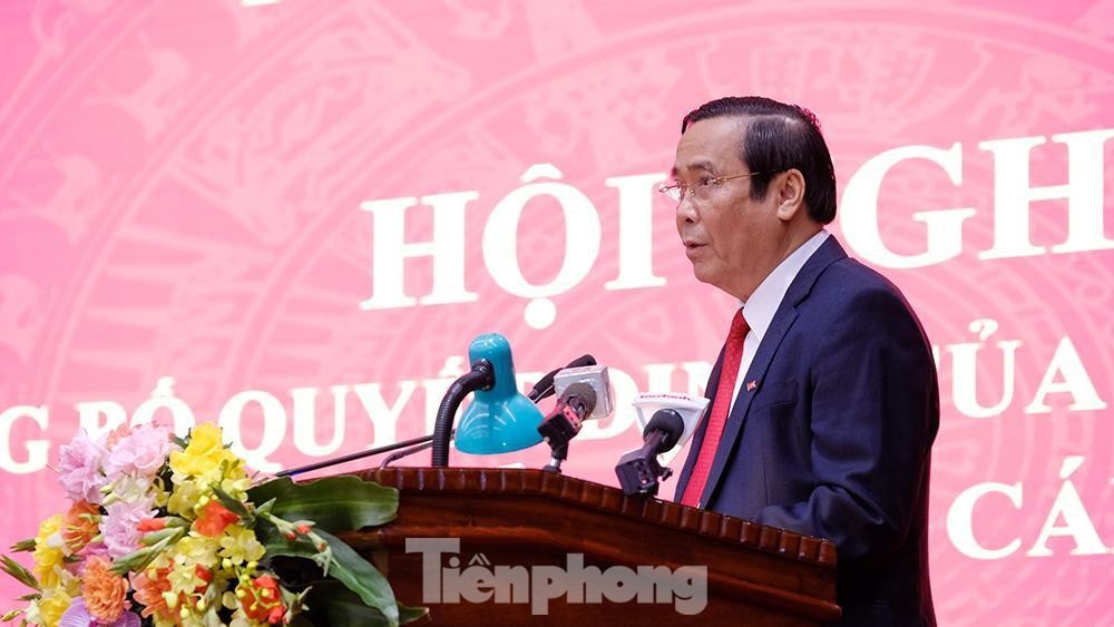 Toàn cảnh lễ trao Quyết định cho Tân Bí thư Thành uỷ Hà Nội Đinh Tiến Dũng ảnh 5