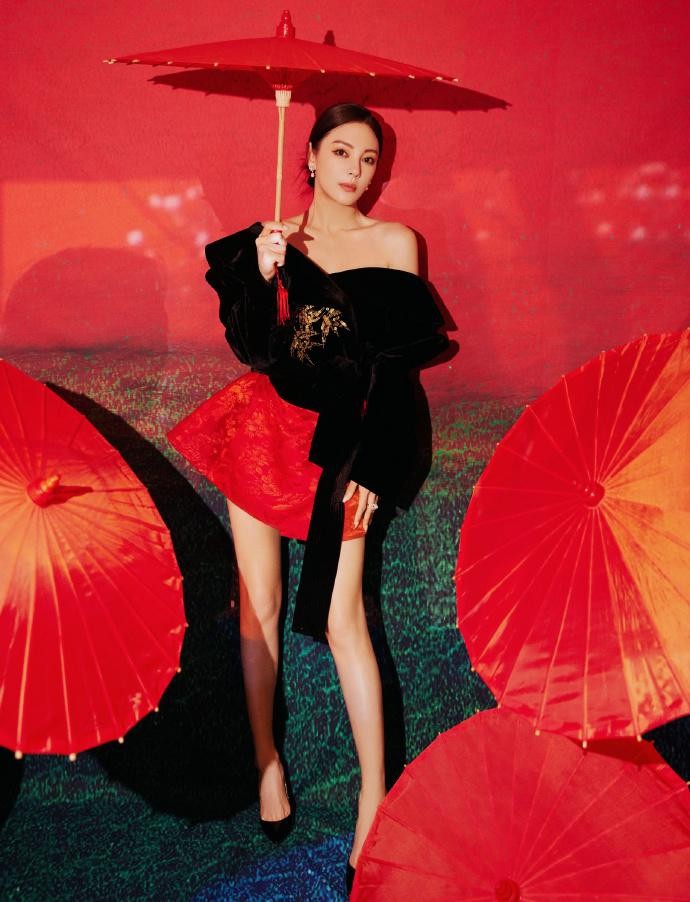 Thảm đỏ Elle: Dương Mịch và Nhiệt Ba sexy khó cưỡng ảnh 16
