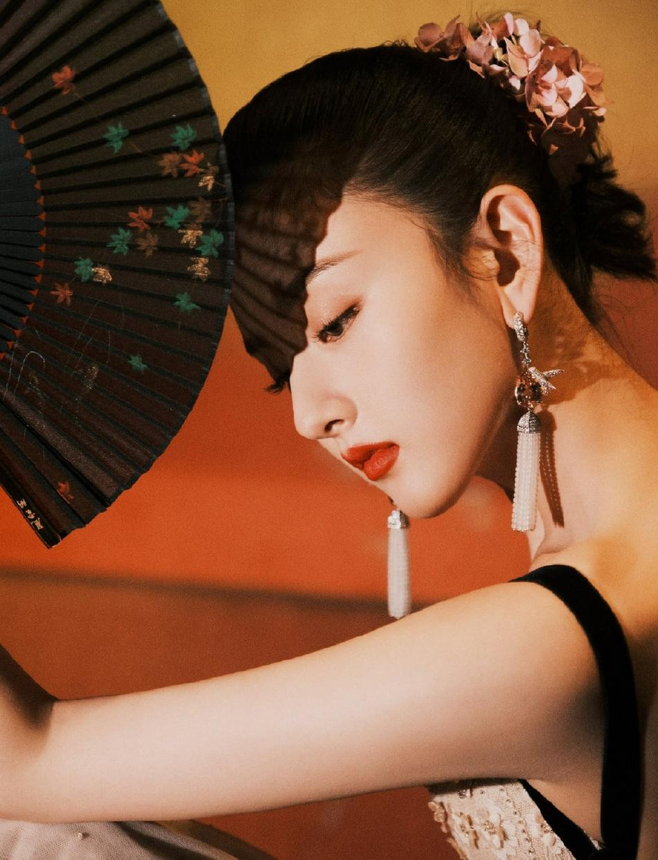 Thảm đỏ Elle: Dương Mịch và Nhiệt Ba sexy khó cưỡng ảnh 22