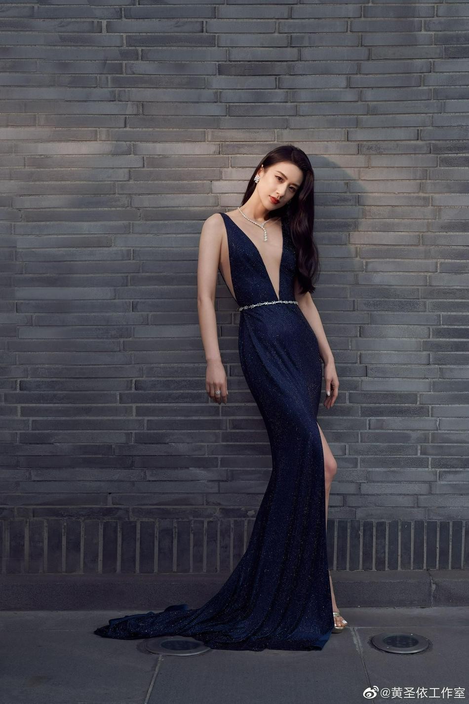Thảm đỏ Elle: Dương Mịch và Nhiệt Ba sexy khó cưỡng ảnh 23