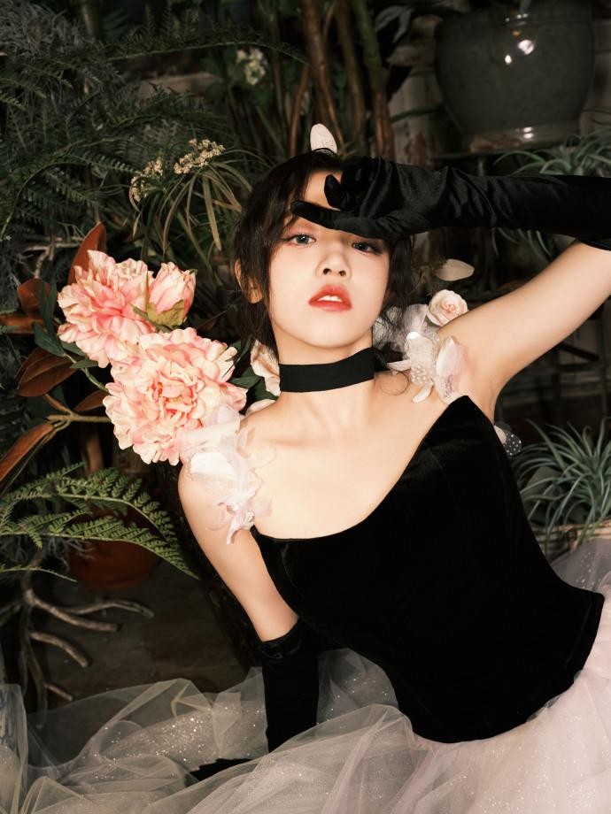 Thảm đỏ Elle: Dương Mịch và Nhiệt Ba sexy khó cưỡng ảnh 27