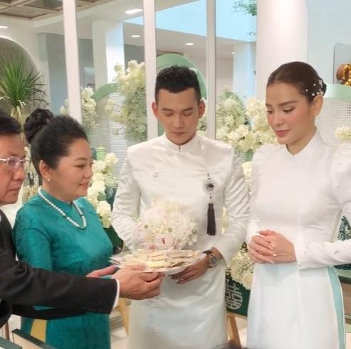 Phương Trinh Jolie nhận sính lễ 88 cây vàng và kim cương trị giá 2 tỷ trong lễ cưới ảnh 2