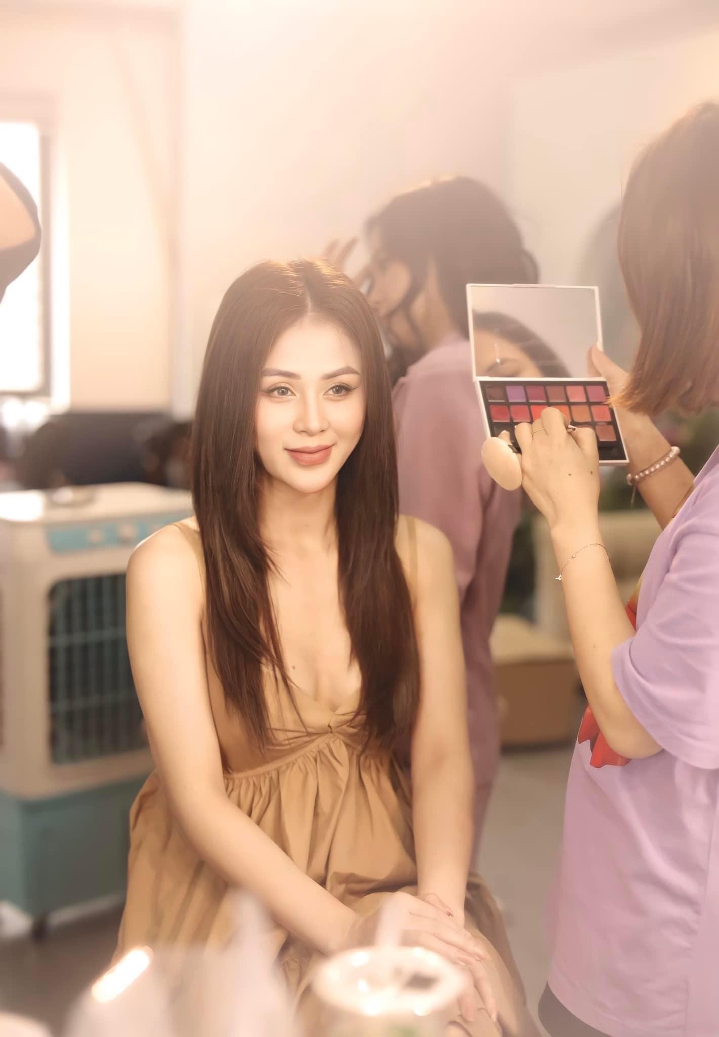 Lương Thu Trang diện váy cắt xẻ khoe sắc vóc quyến rũ khó rời mắt ảnh 3