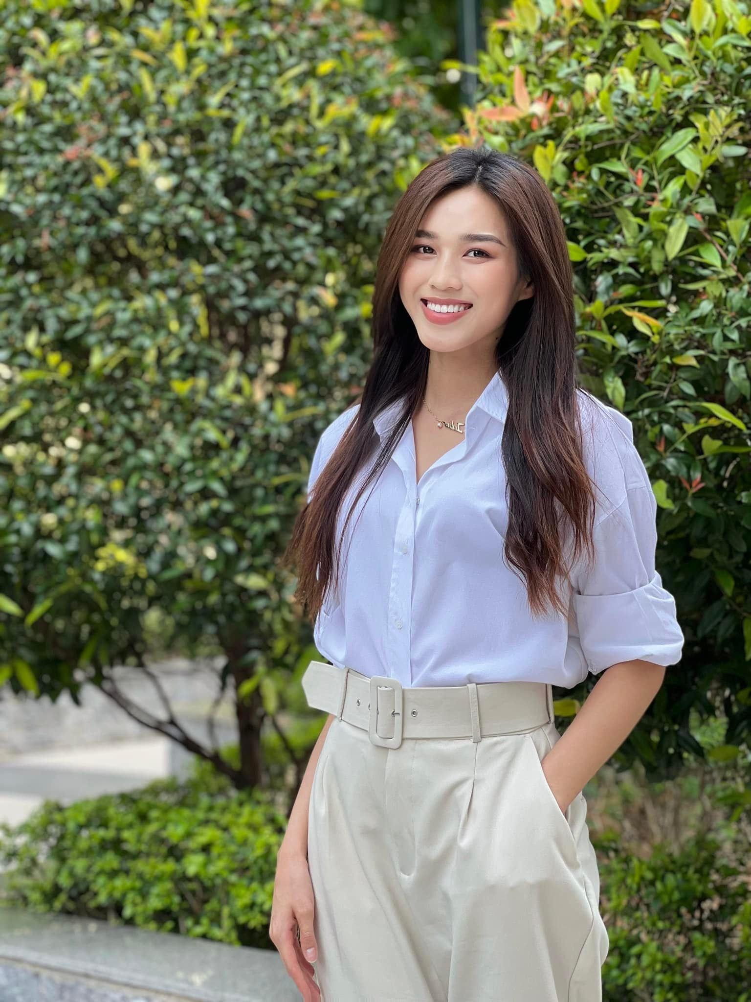 Hoa hậu Đỗ Thị Hà ‘biến hóa’ với tóc: Xoăn đuôi nhẹ vẫn là ‘chân ái’ ảnh 8