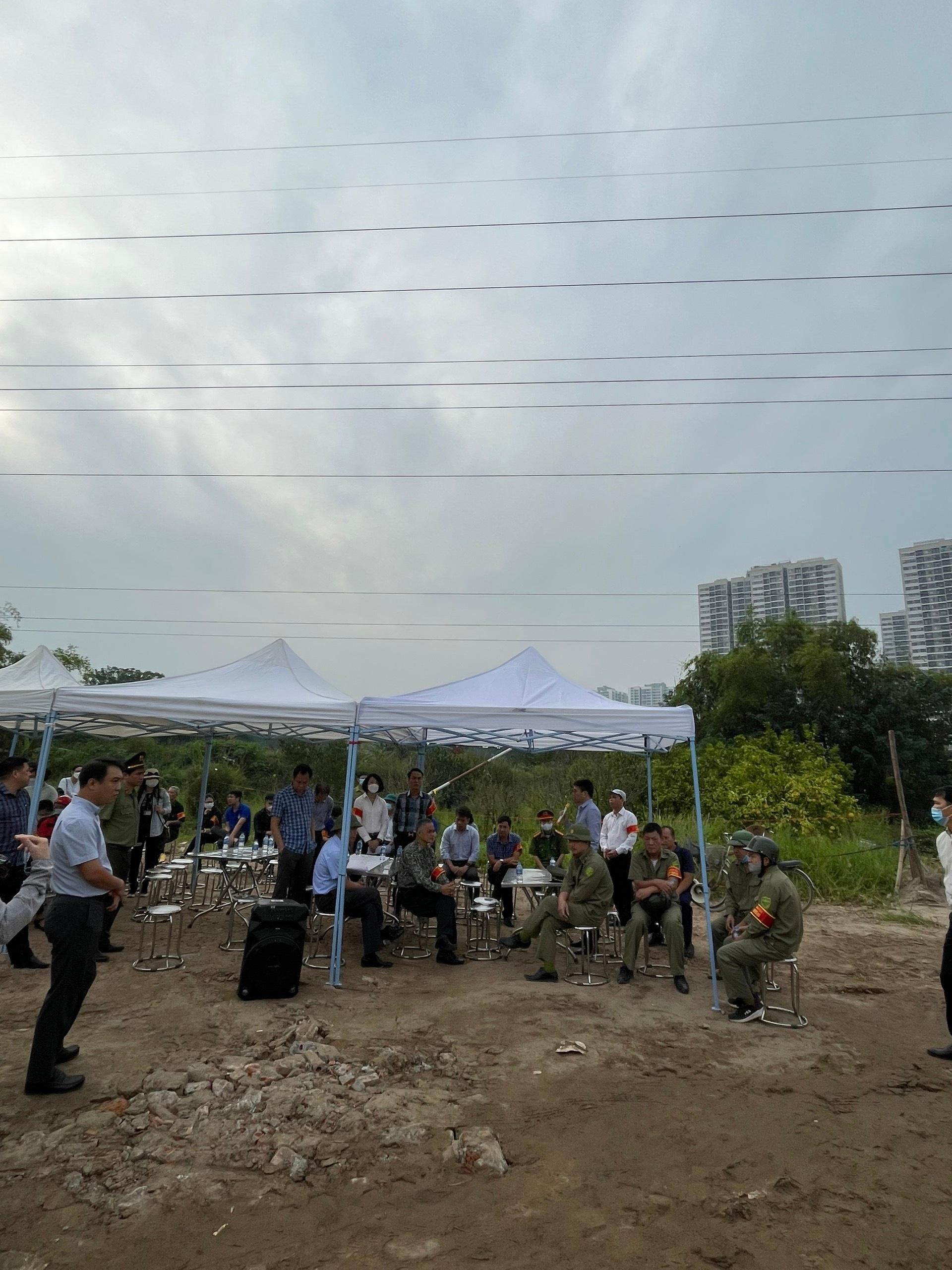 Cận cảnh cưỡng chế 3.000m2 đất phục vụ đường ven sông Cầu Ngà ảnh 2