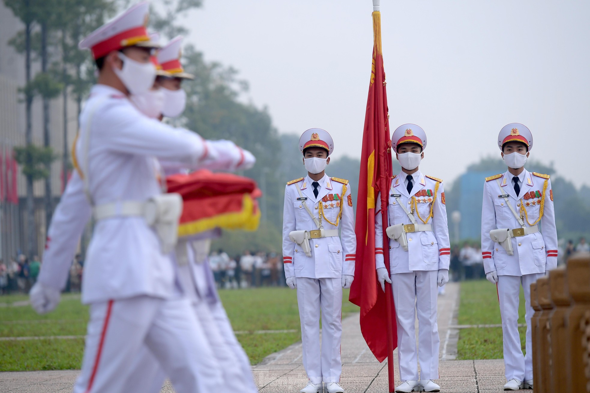 Thiêng liêng lễ thượng cờ trên quảng trường Ba Đình ảnh 4