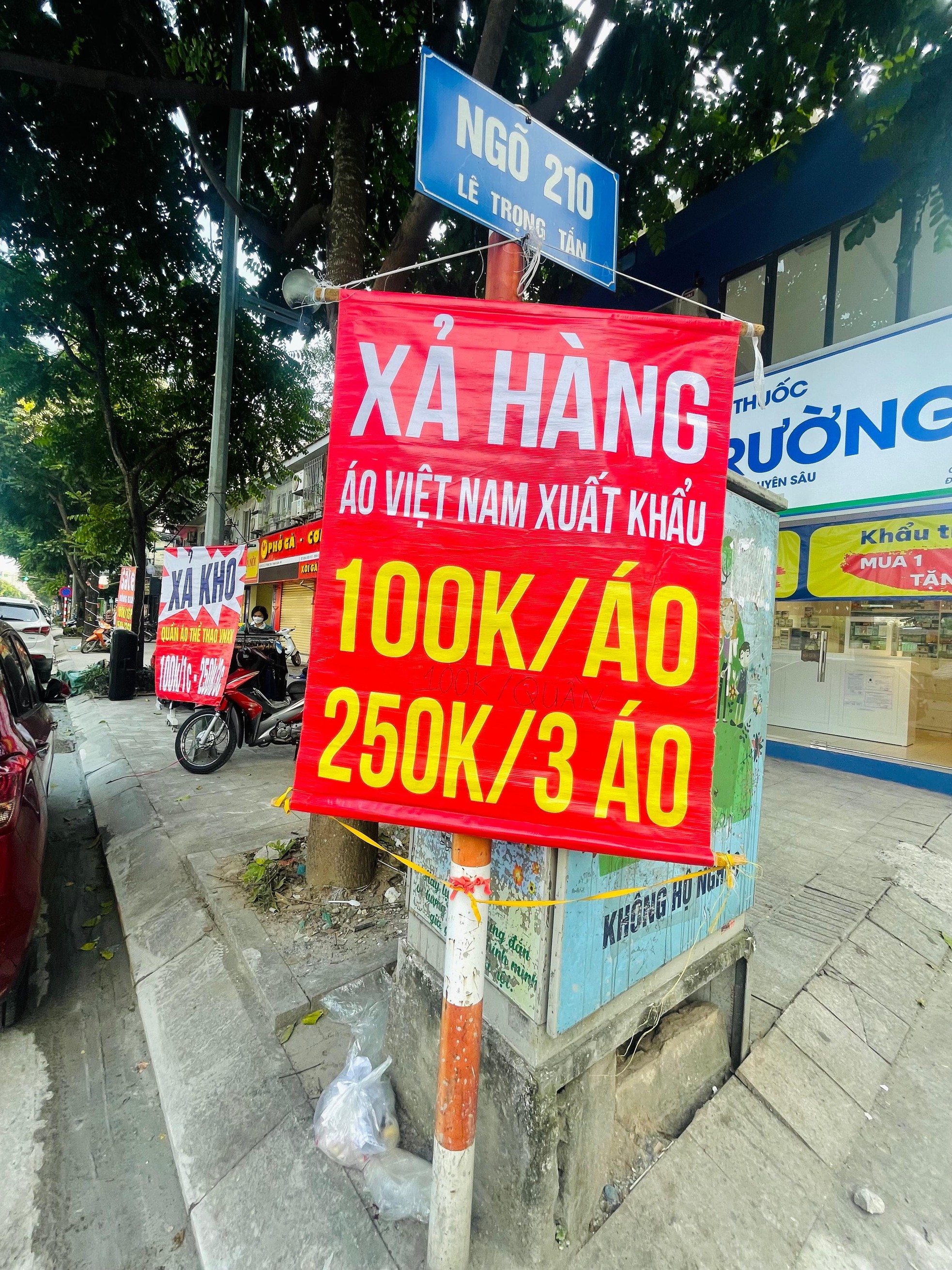 Hai tuyến phố kiểu mẫu đầu tiên của Hà Nội nhếch nhác, xuống cấp trầm trọng sau 6 năm ảnh 11