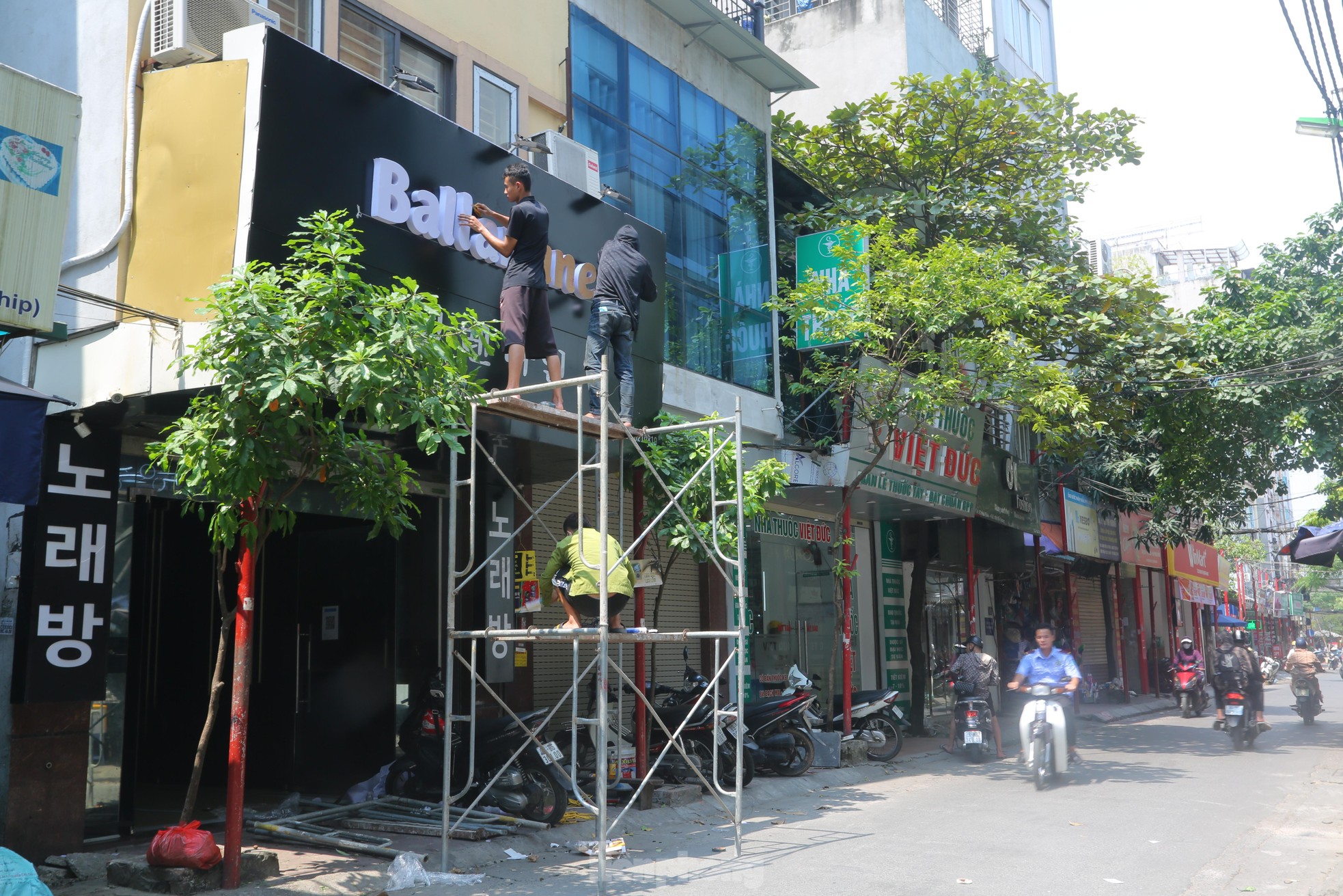 Hai tuyến phố kiểu mẫu đầu tiên của Hà Nội nhếch nhác, xuống cấp trầm trọng sau 6 năm ảnh 6