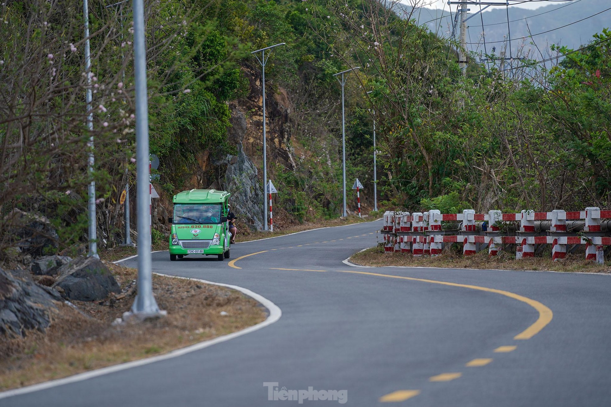 Đường chạy Tiền Phong Marathon 2022 lãng mạn trong ánh nắng chiều ảnh 13