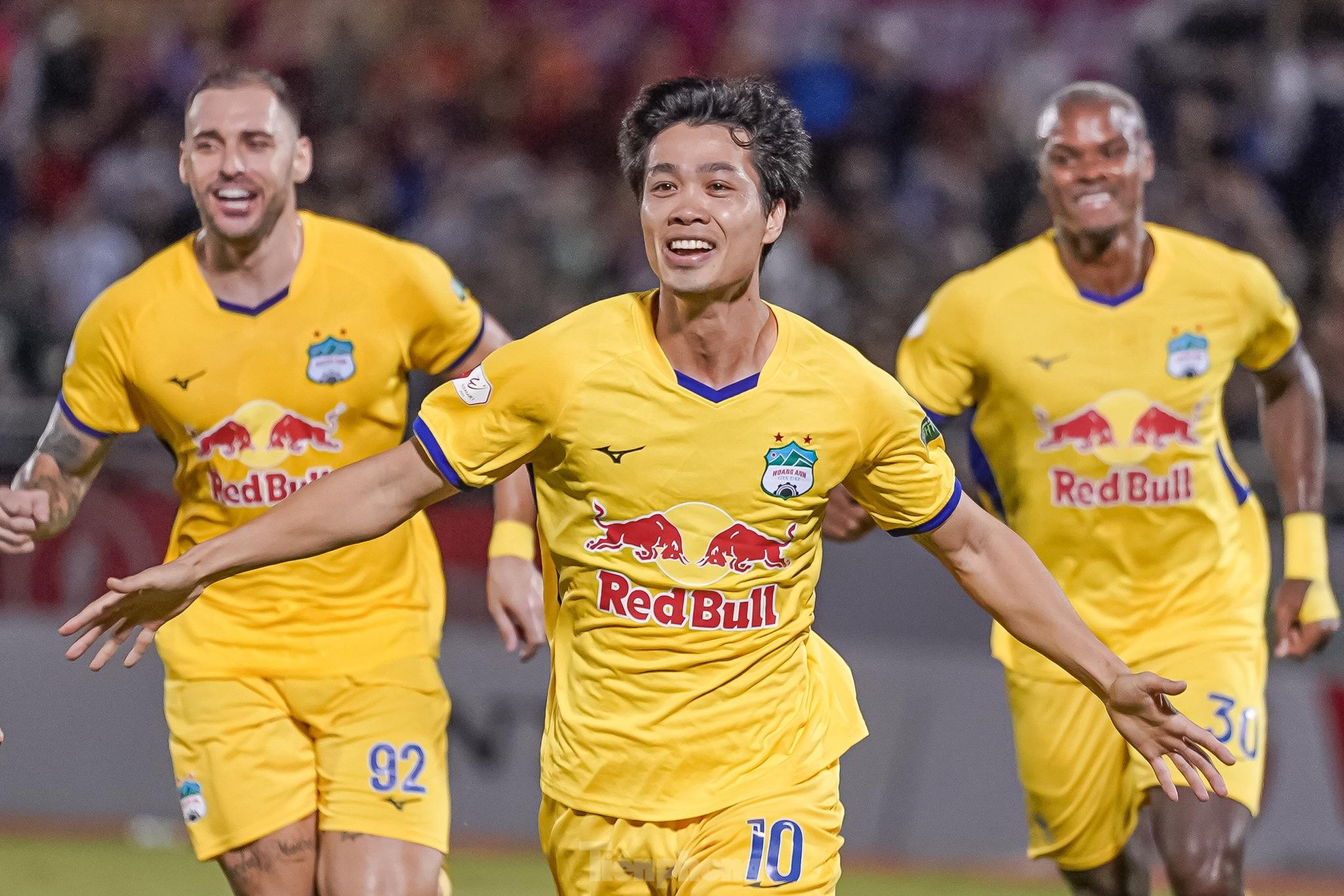 Công Phượng toả sáng, HAGL vươn lên nhì bảng, Sài Gòn FC vẫn đứng cuối - Ảnh 8.