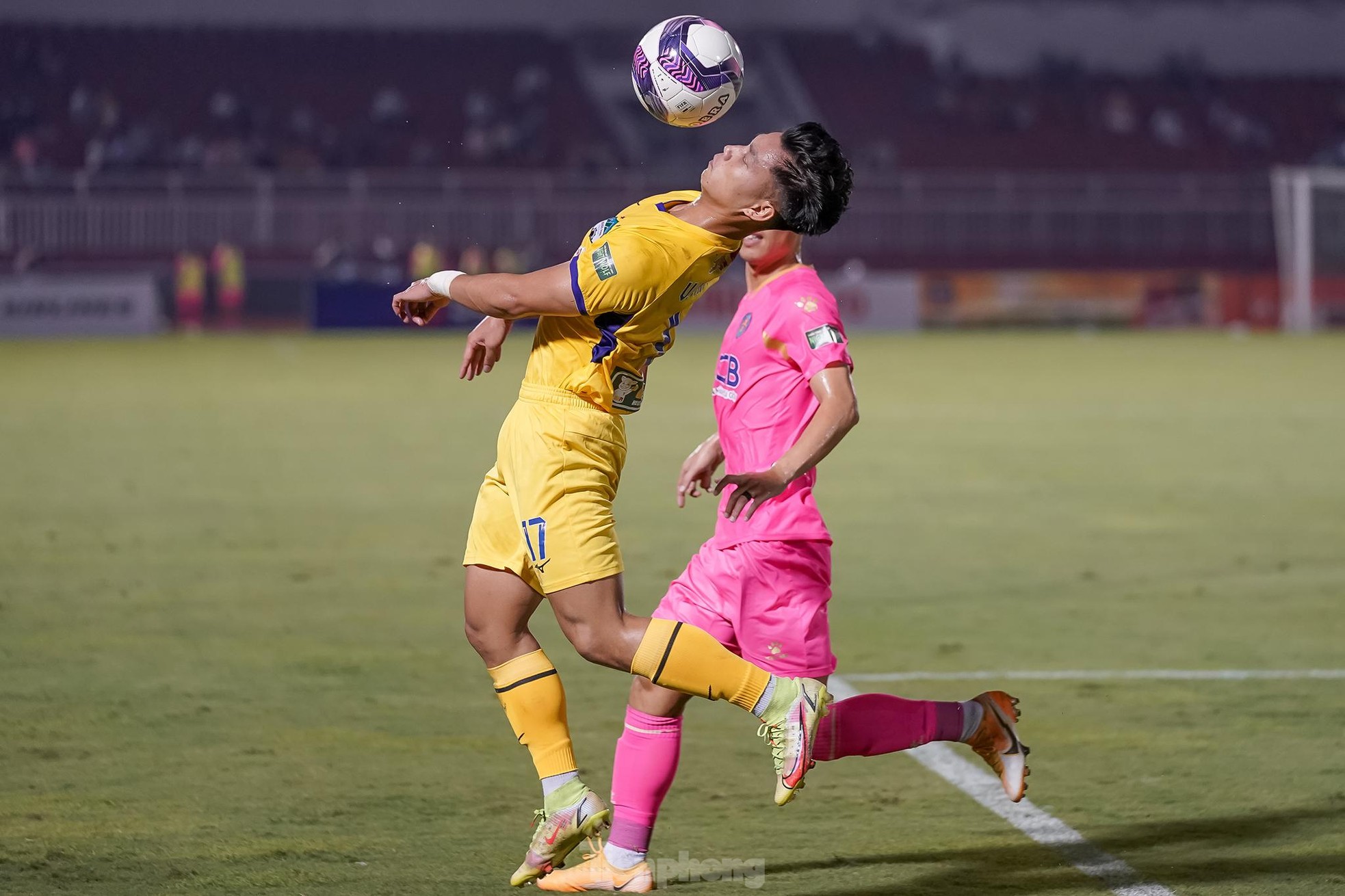 Cong Phuong shines, HAGL rises to second in the table, Saigon FC is still at the bottom - Photo 10.