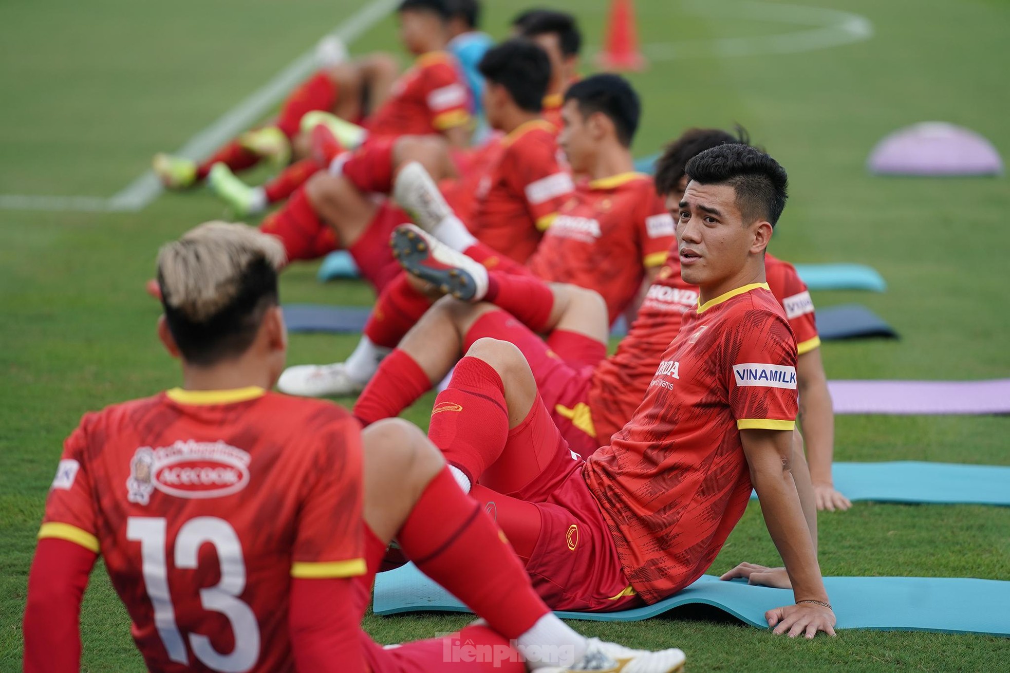 Thầy Park tinh quái ‘xỏ kim’ Nguyên Mạnh trong buổi tập đầu tiên của đội tuyển Việt Nam - Ảnh 12.