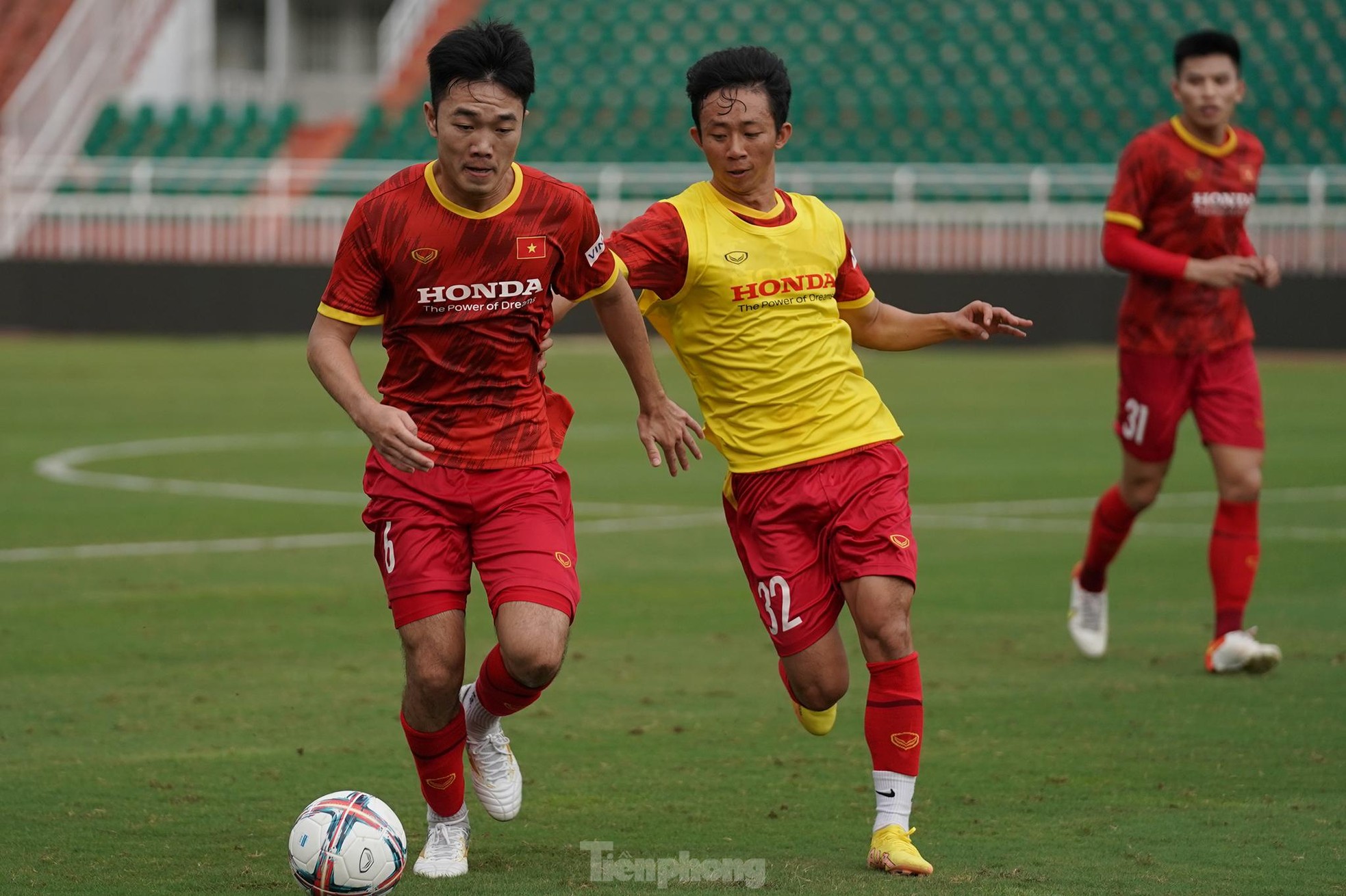 Thầy Park tinh quái ‘xỏ kim’ Nguyên Mạnh trong buổi tập đầu tiên của đội tuyển Việt Nam - Ảnh 16.